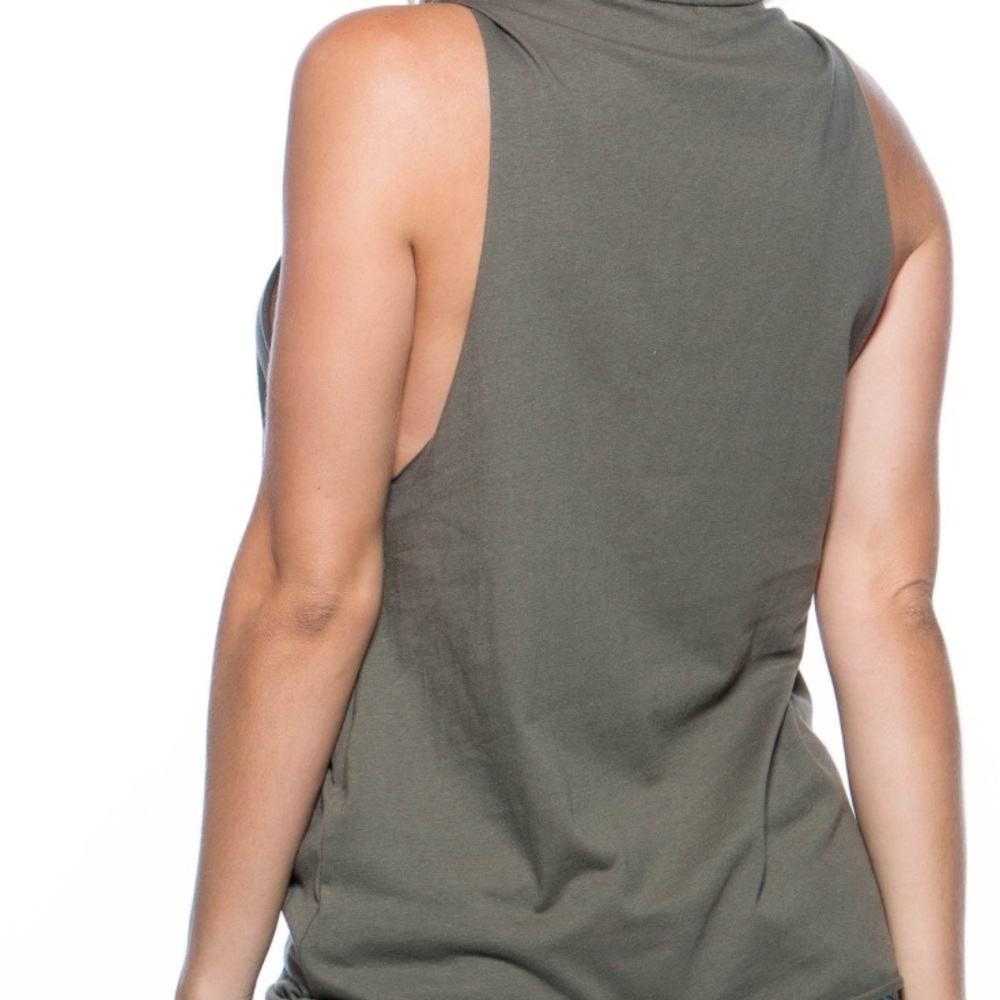 EDGY CUTOUT TANK - Picture 4 of 5